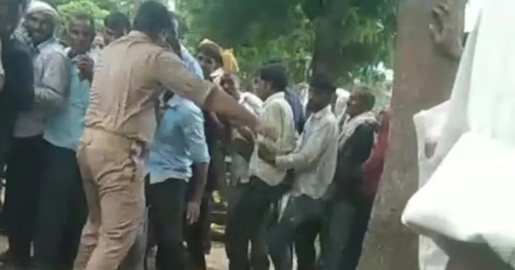 Etah Fertilizer Shortage Farmers Lathi Charge