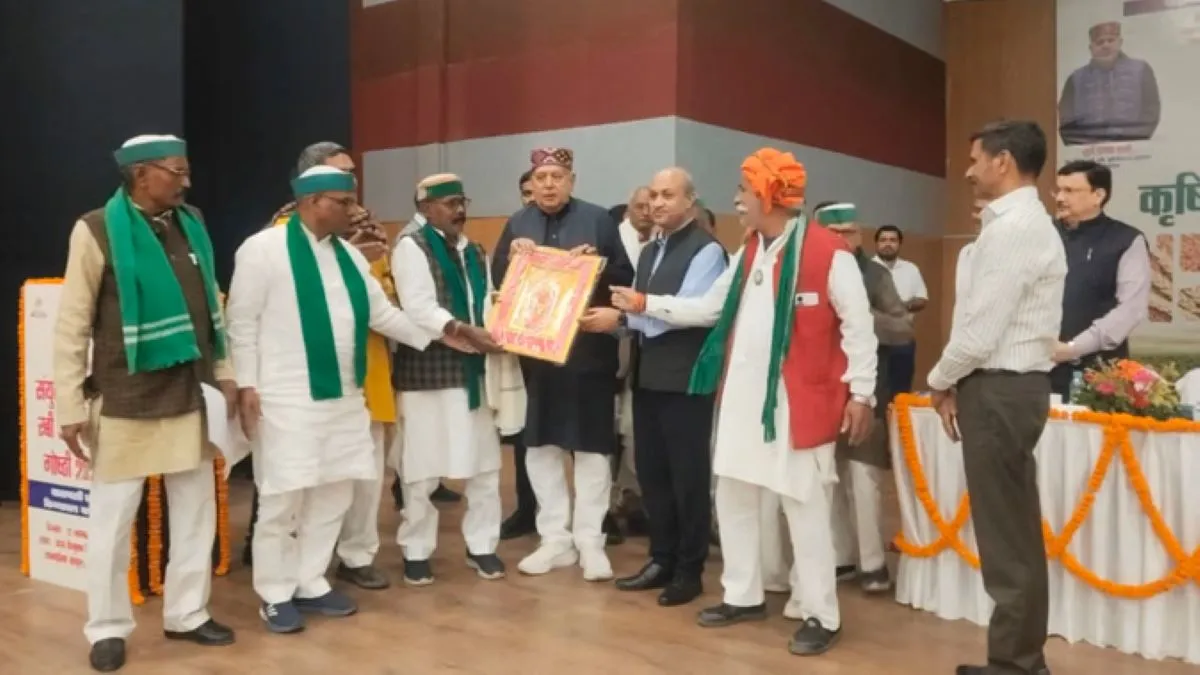 वाराणसी में कृषि मंत्री ने कहा, उर्वरक-बीज पर्याप्त, ऑनलाइन बुकिंग से मिनीकिट का वितरण